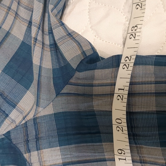 Adorable button up v-neck blouse - Picture 7 of 15